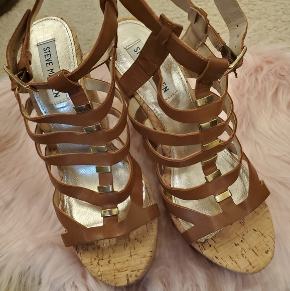 Sexy stylish comfy Steve Madden Cork Wedge Sandals Cognac Brown and Gold Straps - Picture 6 of 6